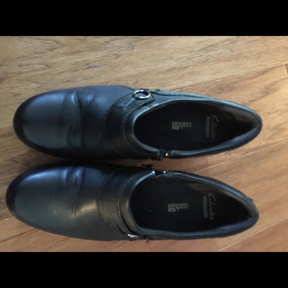 Clarks Black Shoes Booties Shooties 9.5M